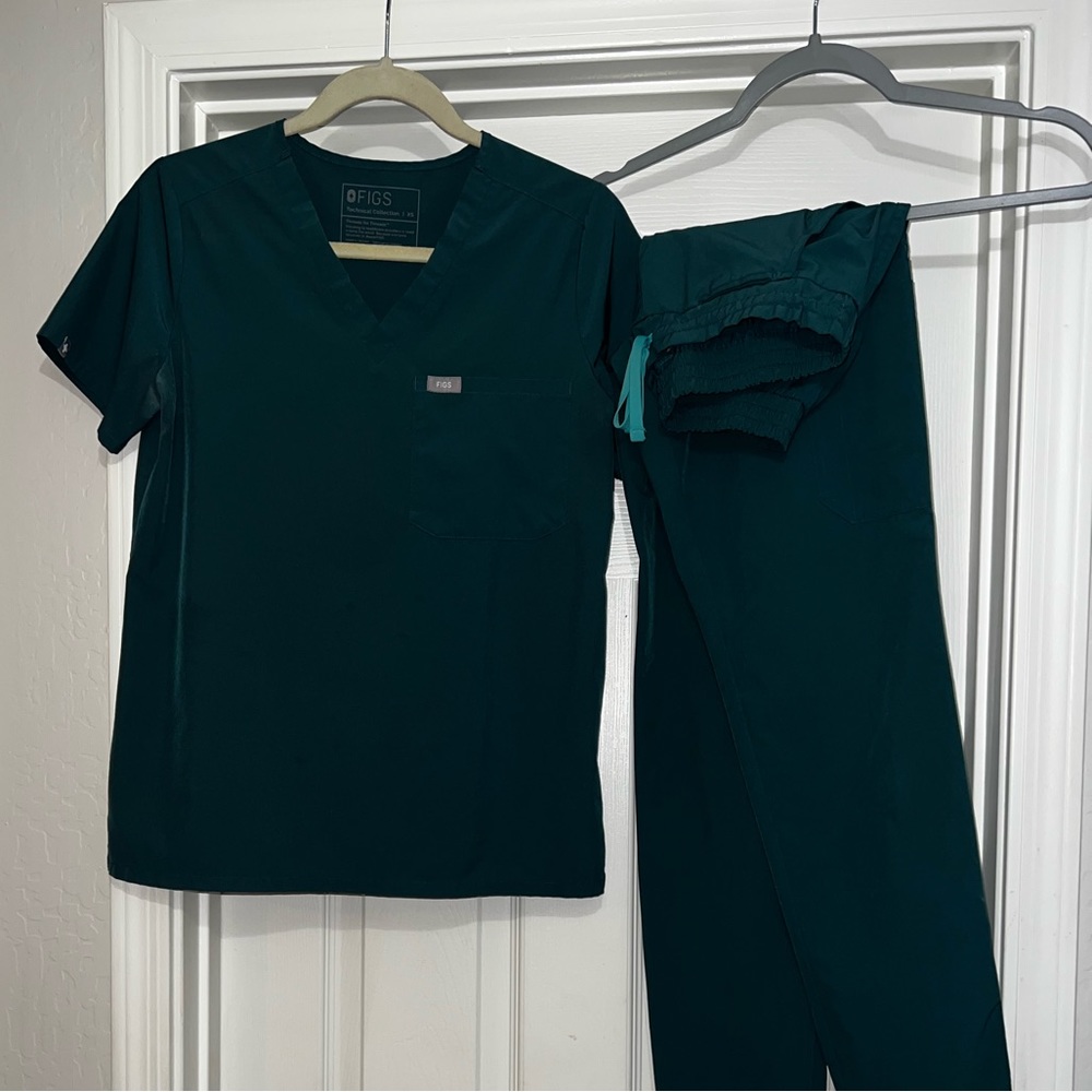 FIGS FIONLITE scrub set - Caribbean blue